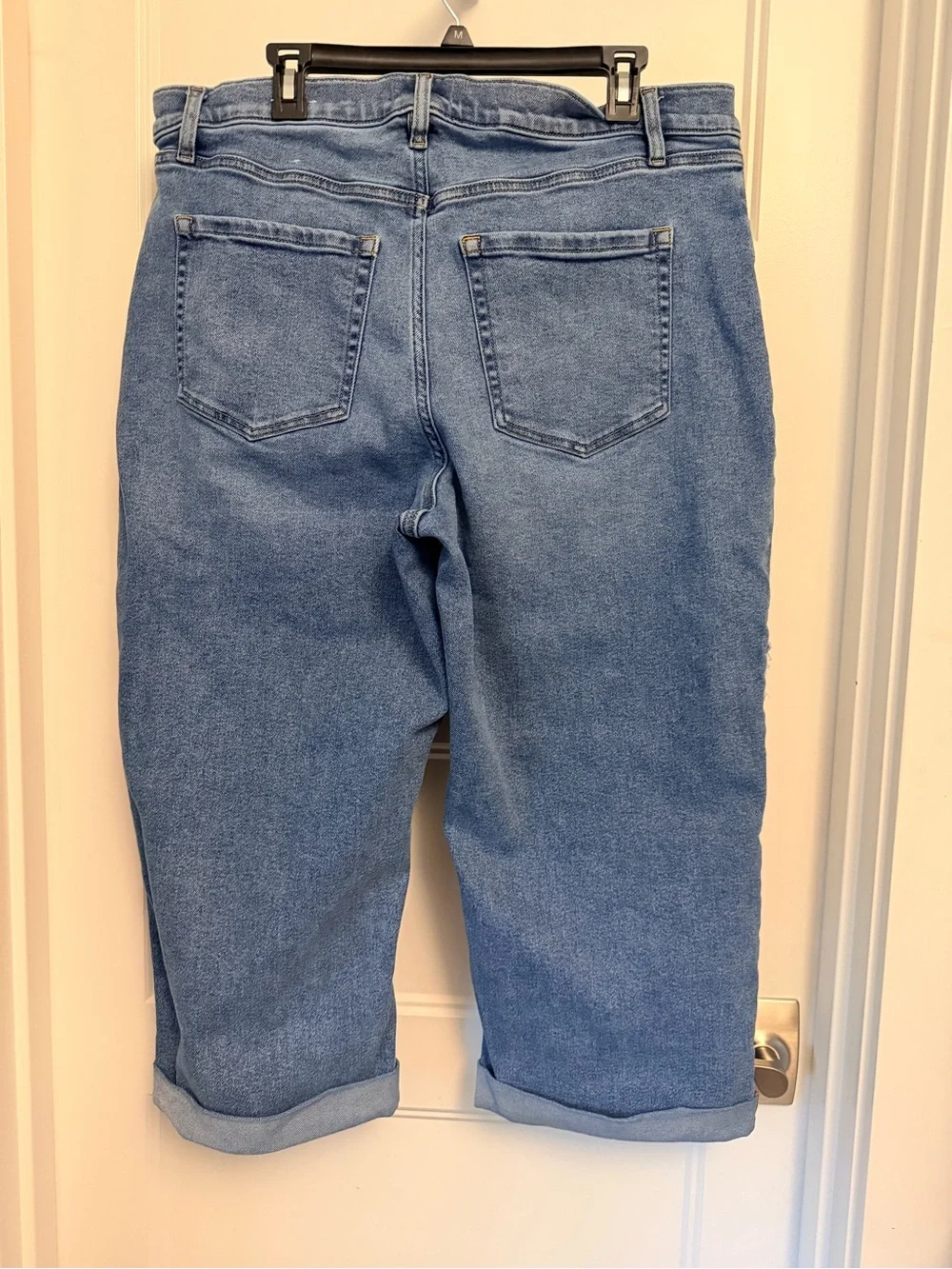 Women’s Light Blue Jeans Cropped and Cuffed with Patch Details